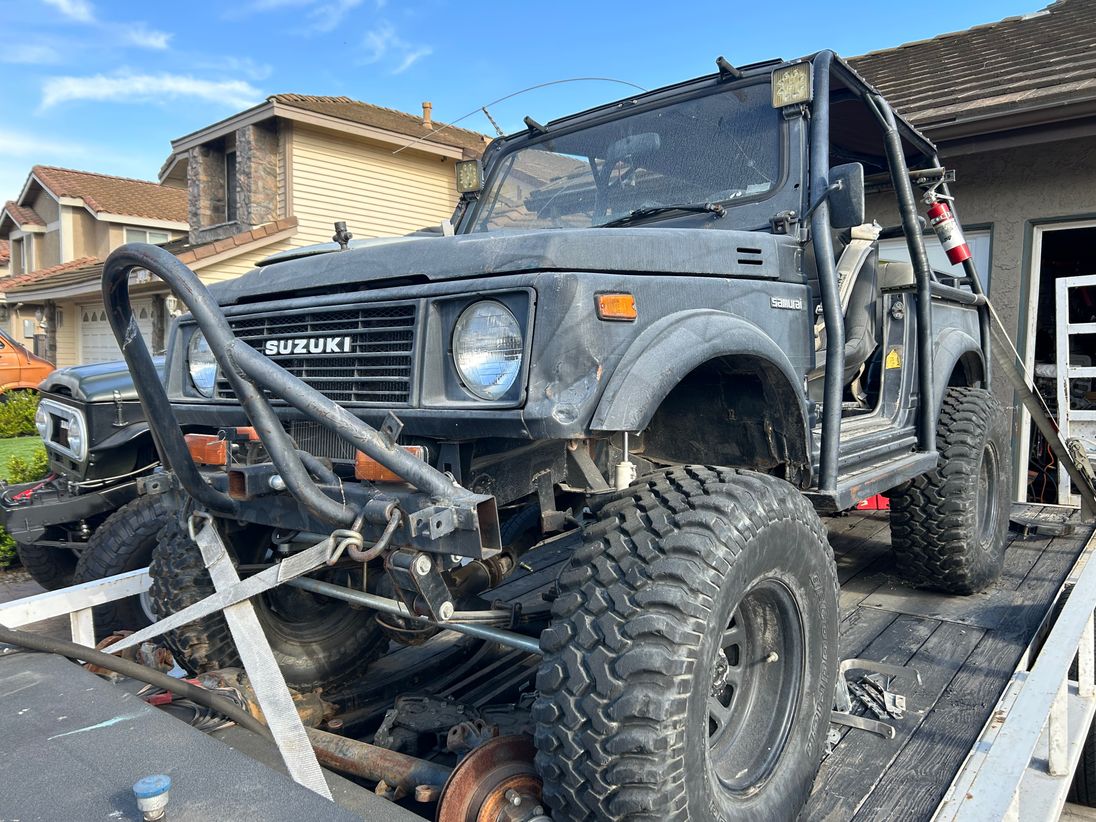 1986 Suzuki Samurai for sale. Perfect starter Vehicle for rock crawling!
